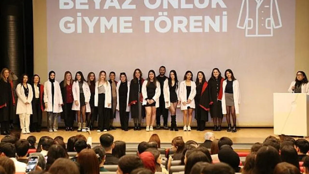 BİLGİ Sağlık öğrencileri beyaz önlüklerini giyerek mesleğe ilk adımlarını attı