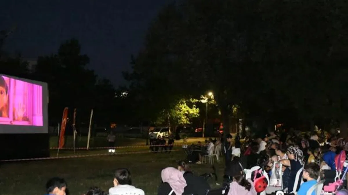 Bursa Osmangazi’de açık hava sinema keyfi devam ediyor