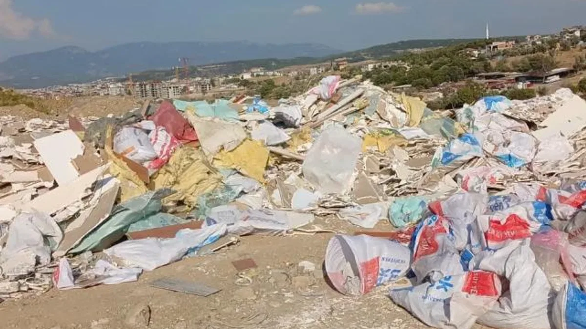 İzmir Karabağlar’da moloza geçit yok!