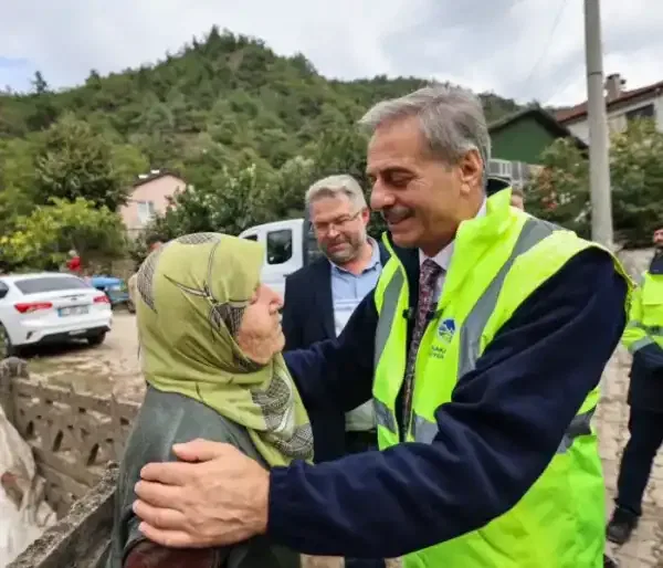 Başkan Alemdar Geyve'deki sel hasarını inceledi