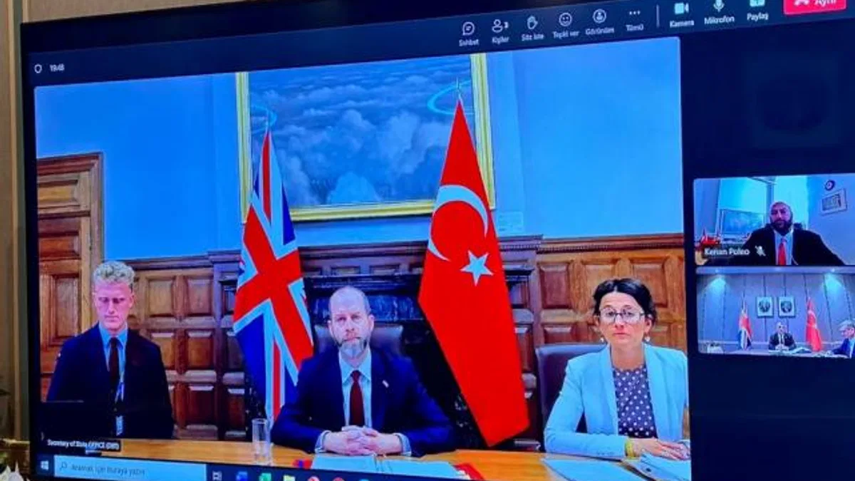 Bakan Bolat, İngiliz mevkidaşı ile video konferansla görüştü