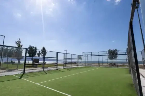 Bostanlı'daki yeni padel kortları ekimde açılıyor