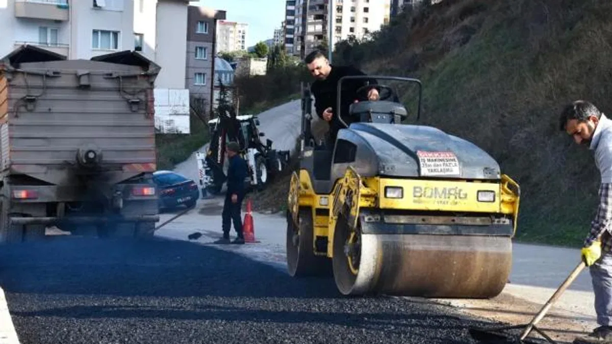Bursa Gemlik’in yolları ve meydanları yenileniyor