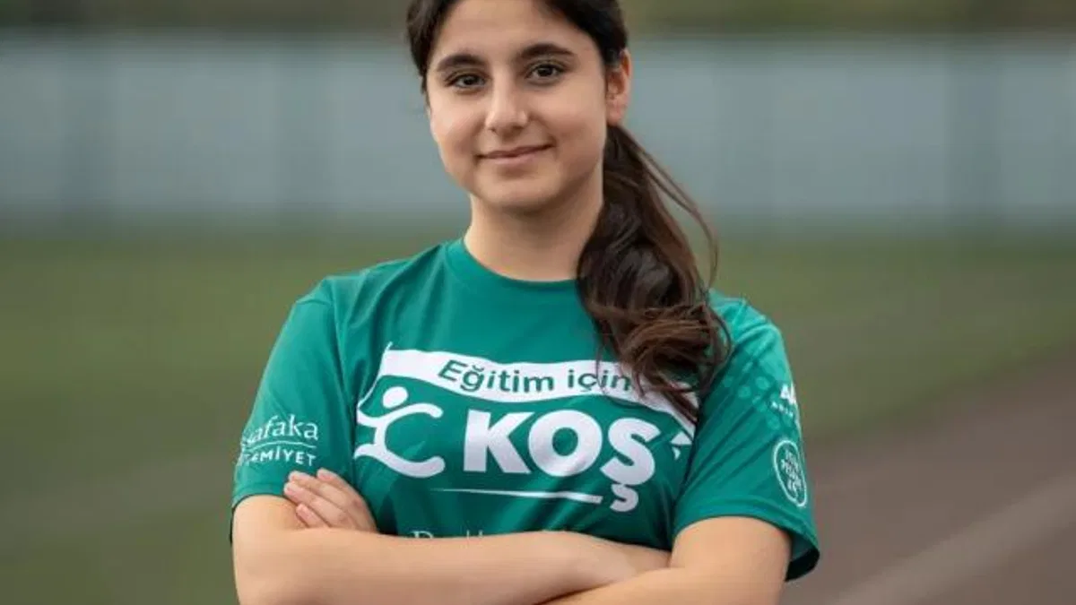 Darüşşafaka koşucusu İnci Naz Sönmez maratonun ‘en iyi koşucusu’ seçildi