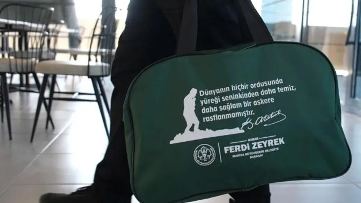 Manisa’dan gençlere ‘asker çantası’ desteği