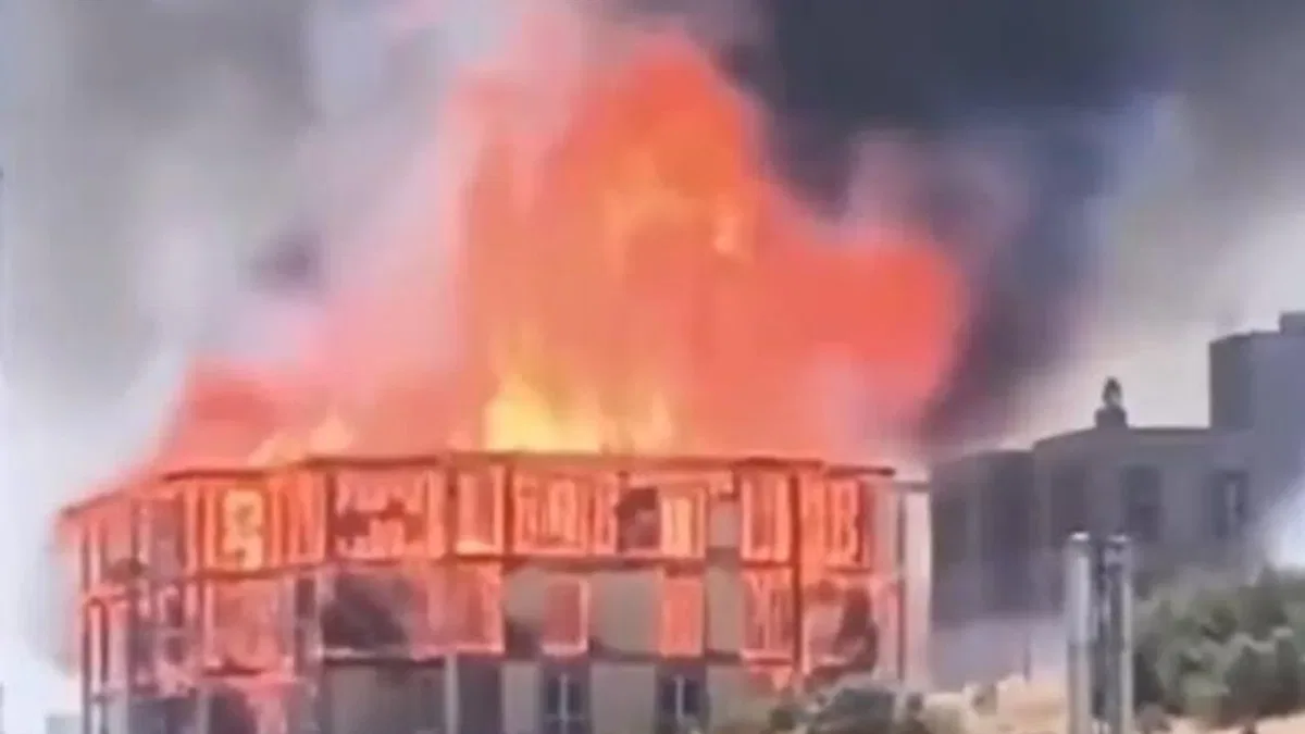 Lojman inşaatında yangın dehşeti