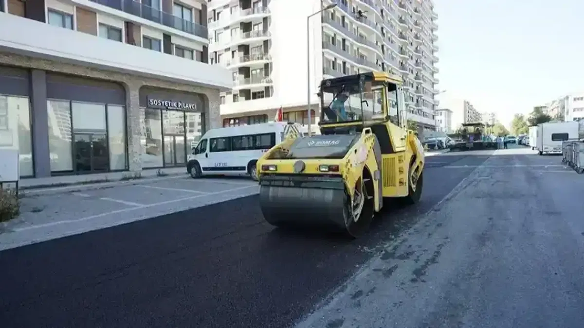 İstanbul Beylikdüzü’nde yol bakım çalışmaları sürüyor
