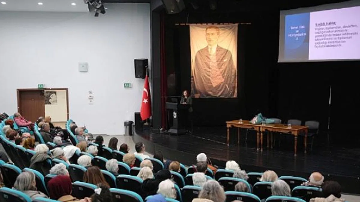Yaşlı hakları Konak’ta masaya yatırıldı