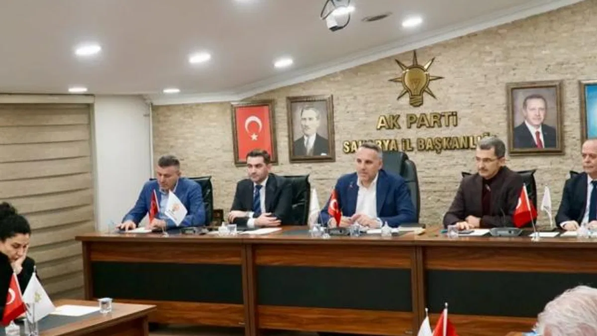 AK Parti Sakarya’da değerlendirme toplantıları yapıldı