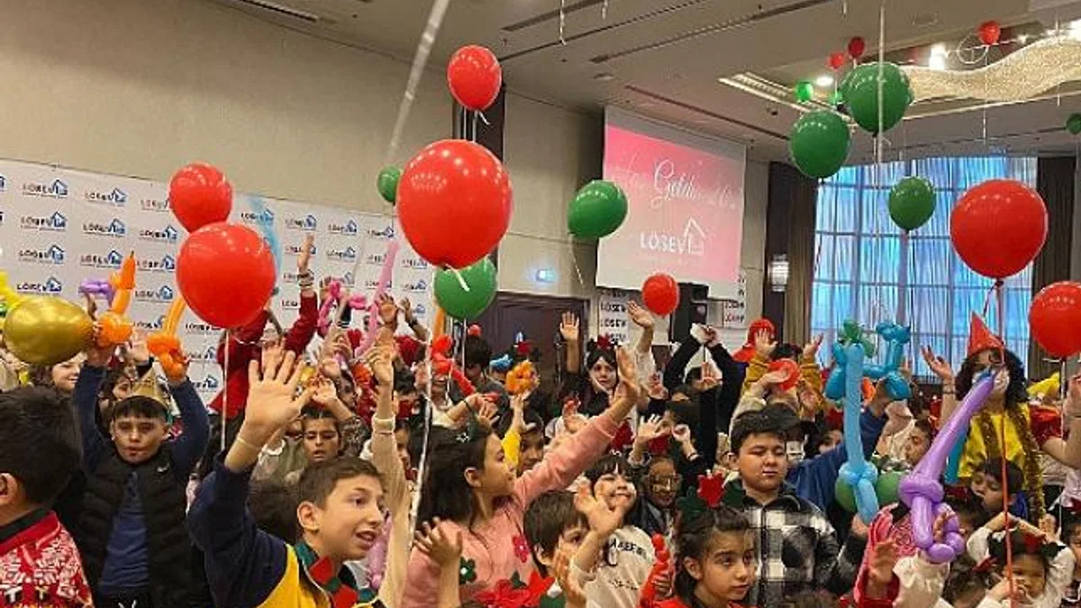 LÖSEV, her yılbaşında olduğu gibi bu yıl da lösemili çocuklar ve aileleri için anlam dolu yılbaşı etkinlikleri düzenliyor