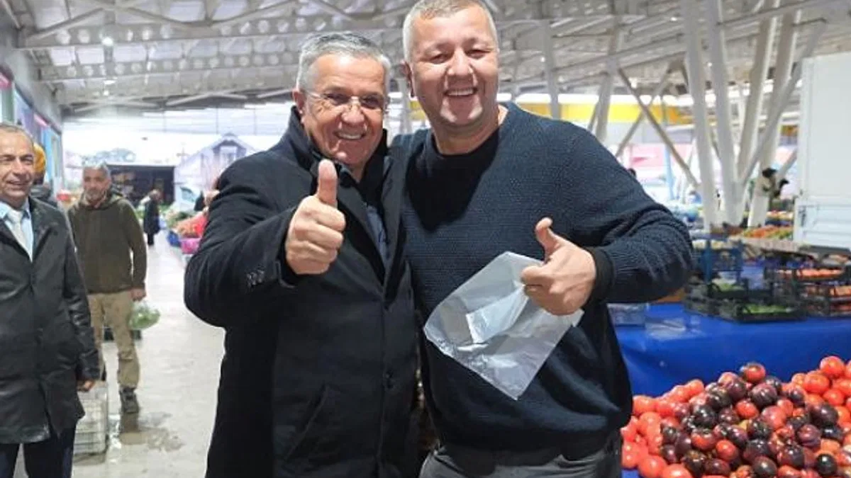 Başkan Topaloğlu’ndan pazar esnafına çorba ikramı