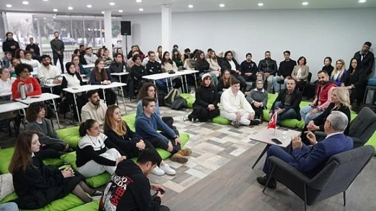 Rektör Prof. Dr. Budak, araştırma yürüten ve proje hazırlayan öğrencilerle bir araya geldi