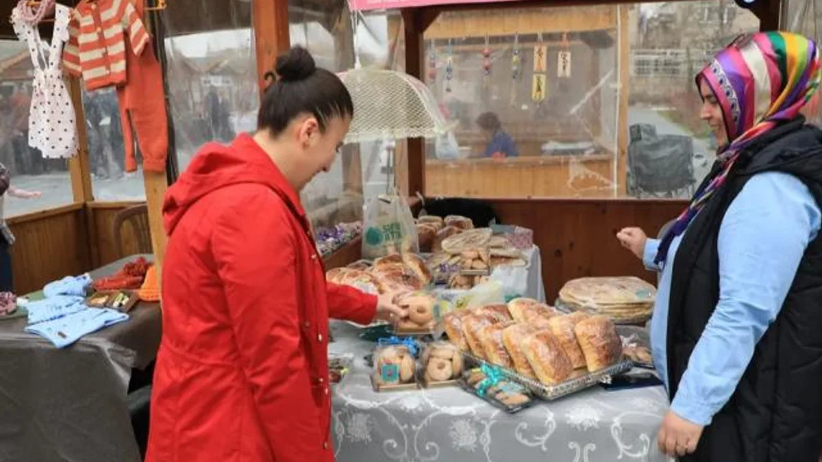 Kayseri Talas’ın Maharetli Eller Kadın Üretici Pazarı’na büyük ilgi