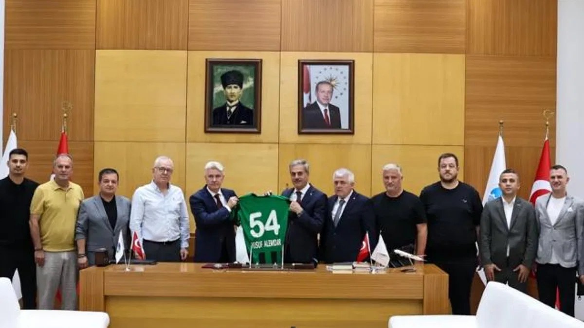 Sakaryaspor yönetimi Başkan Alemdar’ı ziyaret etti