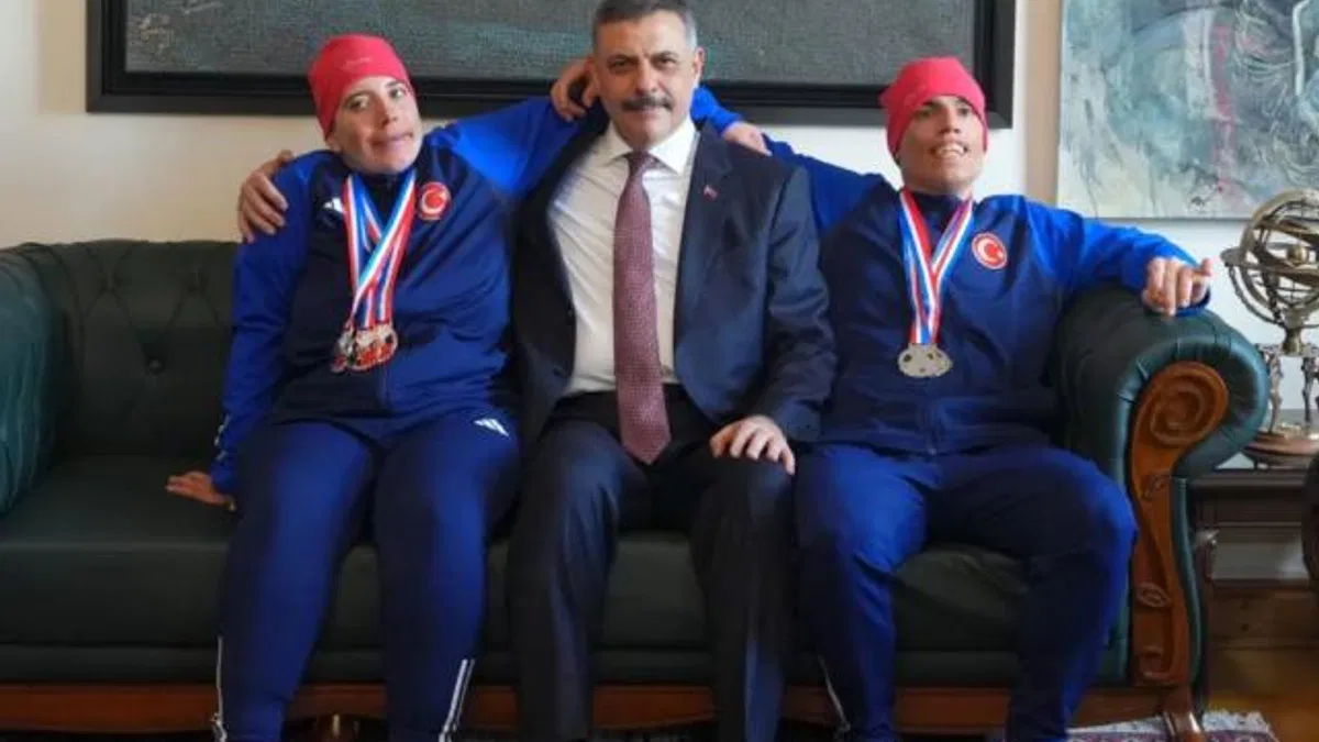 Bakan Çiftçi otizmli sporcuların dünya başarısını kutladı