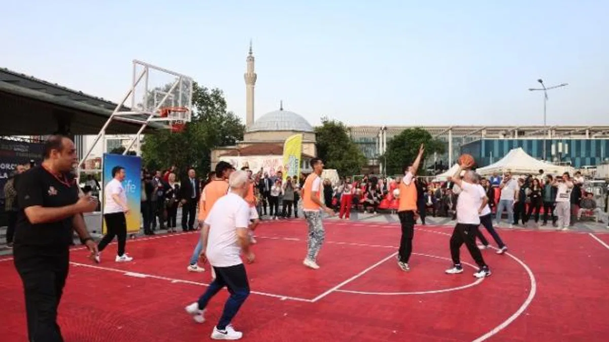 Başkanlardan başarılı basketbol maçında keyifli anlar