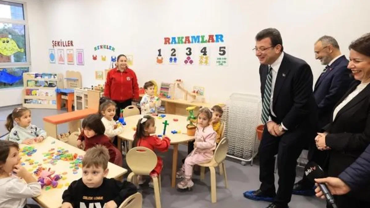 Başkan İmamoğlu miniklerle sohbet etti, velilerle dertleşti