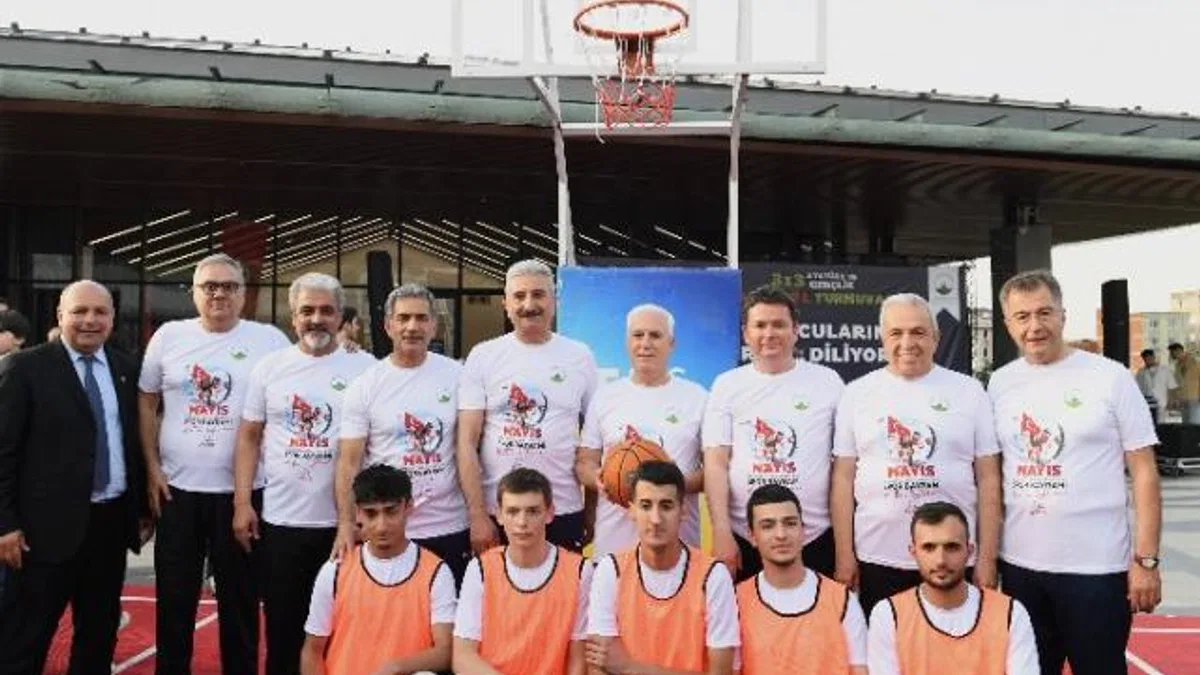 Bursa’da başkanlardan 19 Mayıs’a yakışan maç