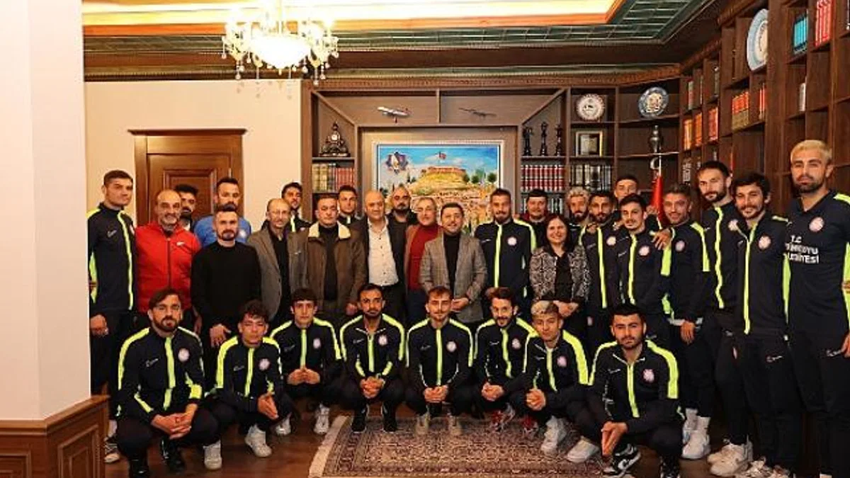 Suvermez Kapadokyaspor, Başkan Rasim Arı’yı Ziyaret Etti