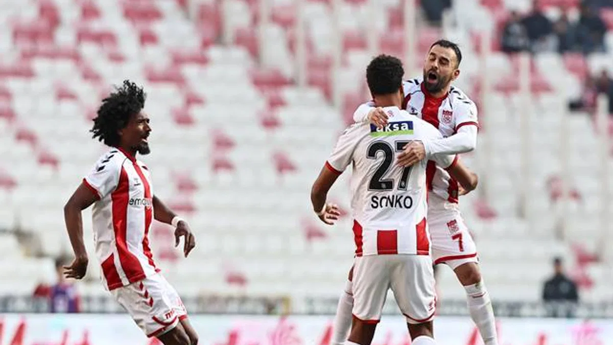 Sivasspor 2-1 Çaykur Rizespor (Maç Sonucu) Yiğidolar evinde hata yapmadı!