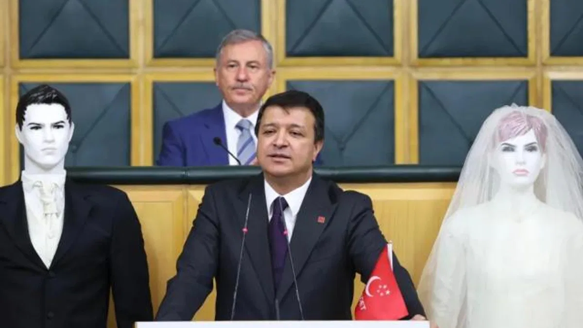 TBMM’de SP’li Arıkan’dan dikkat çeken sunum! Kürsüye cansız mankenlerle çıktı