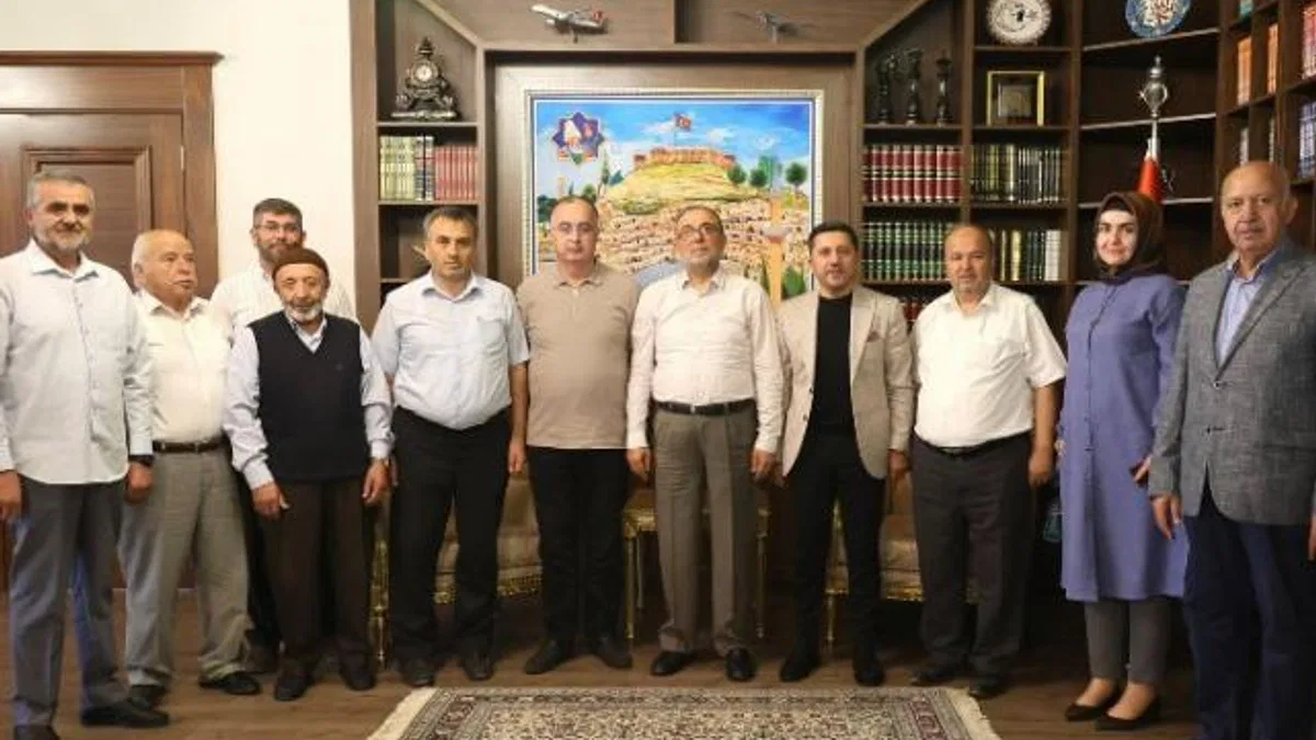 Başkan Arı, toplumun bütün kesimlerini kucaklıyor