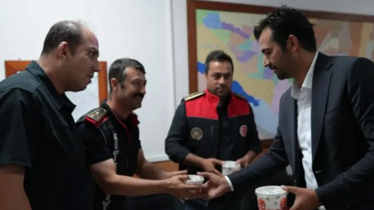 Kahramanmaraş’ta Ülkü Ocakları’ndan ‘Ateşin Kahramanlarına’ aşure ikramı