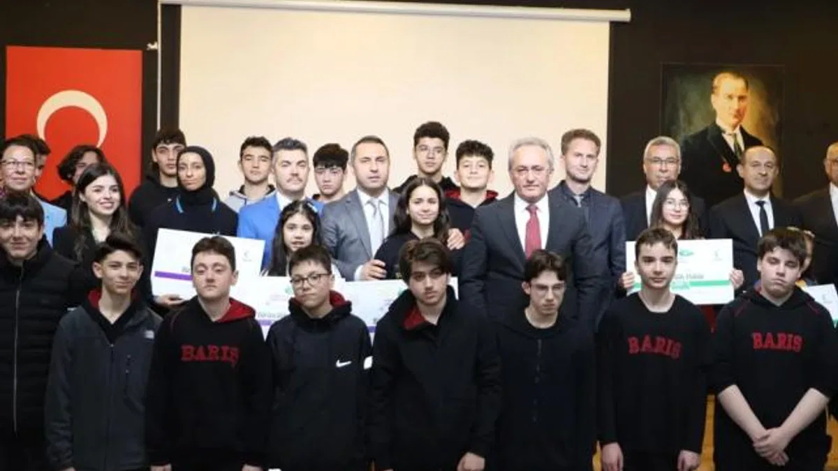 ‘Sağlıklı Nesil Sağlıklı Gelecek’in Bursa ödülleri sahiplerini buldu