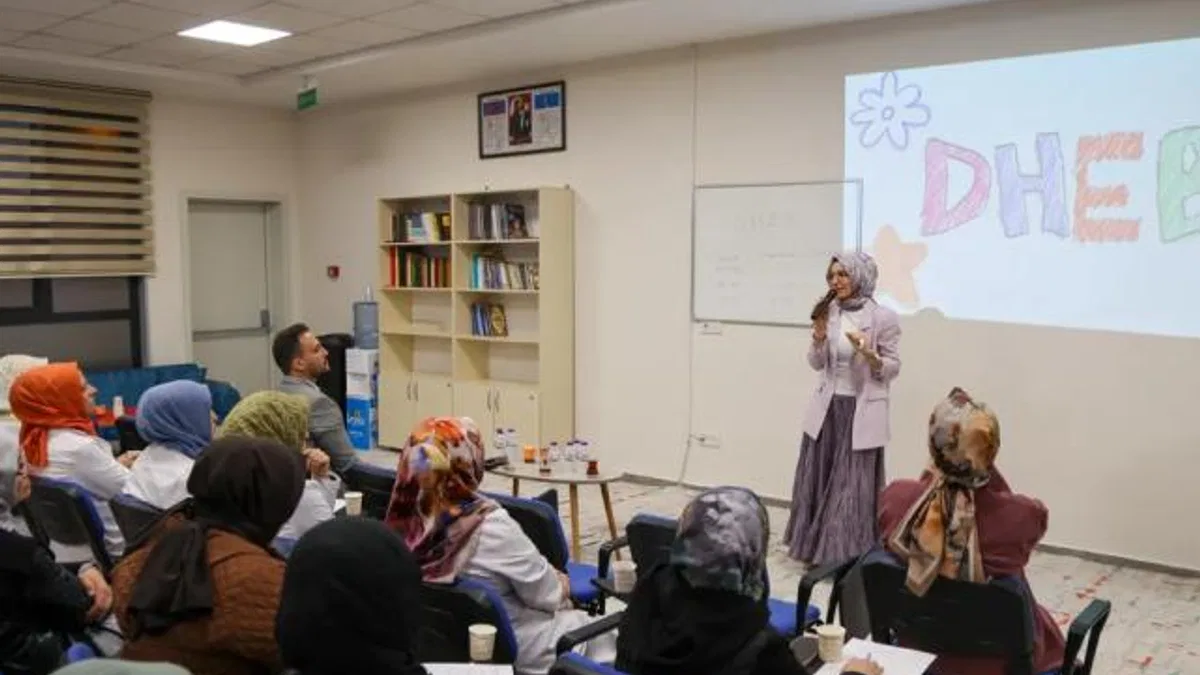 Konya’da Çocuk Mektebi’nde ailelere eğitim semineri
