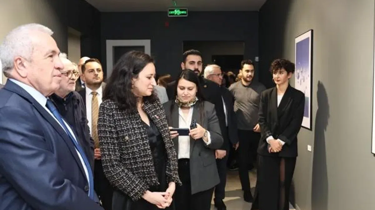 “Yerle Gök Arasında” sergisi izlenime açıldı