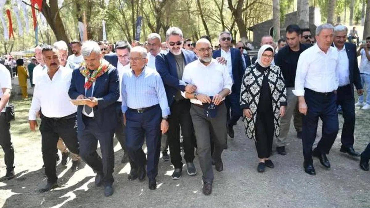 Akar ve Büyükkılıç, milletvekilleri ile birlikte Dadaloğlu Şenliklerine katıldı