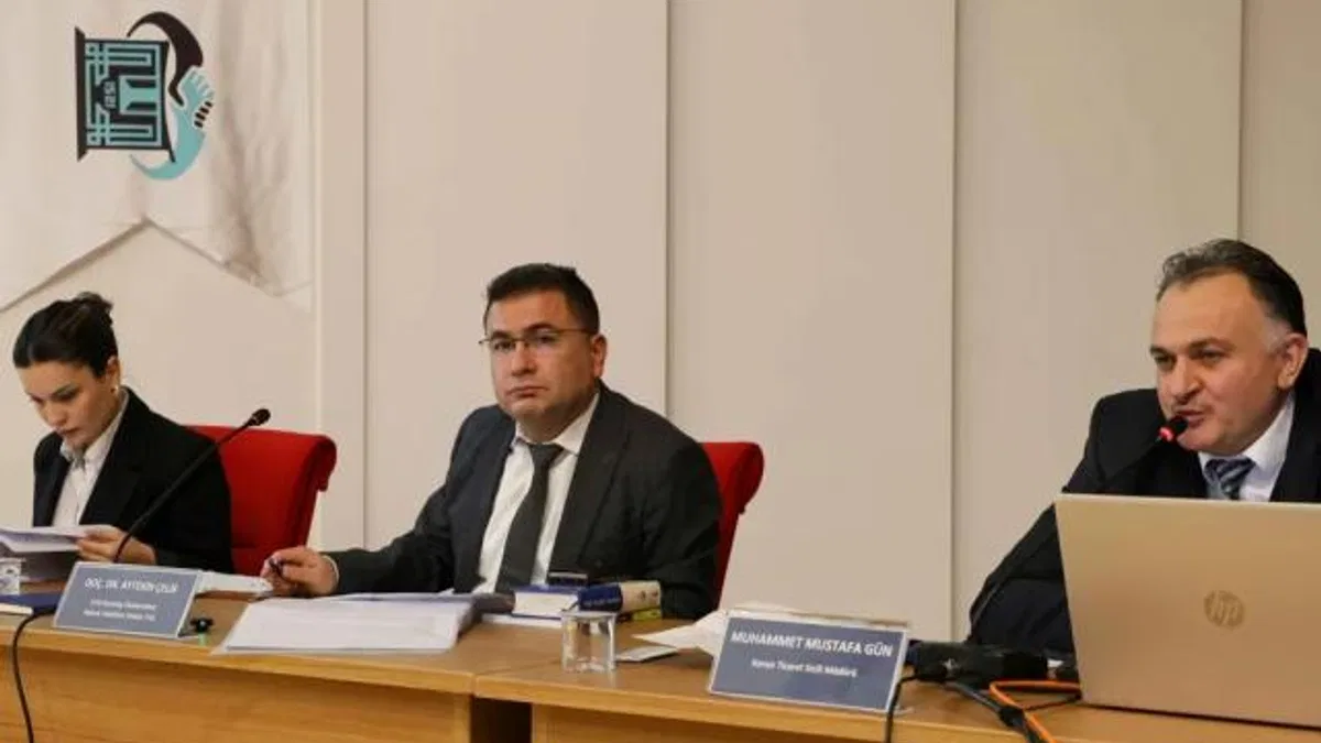 Konya’da fakülteli öğrencilere ticaret sicili uygulamalı anlatıldı