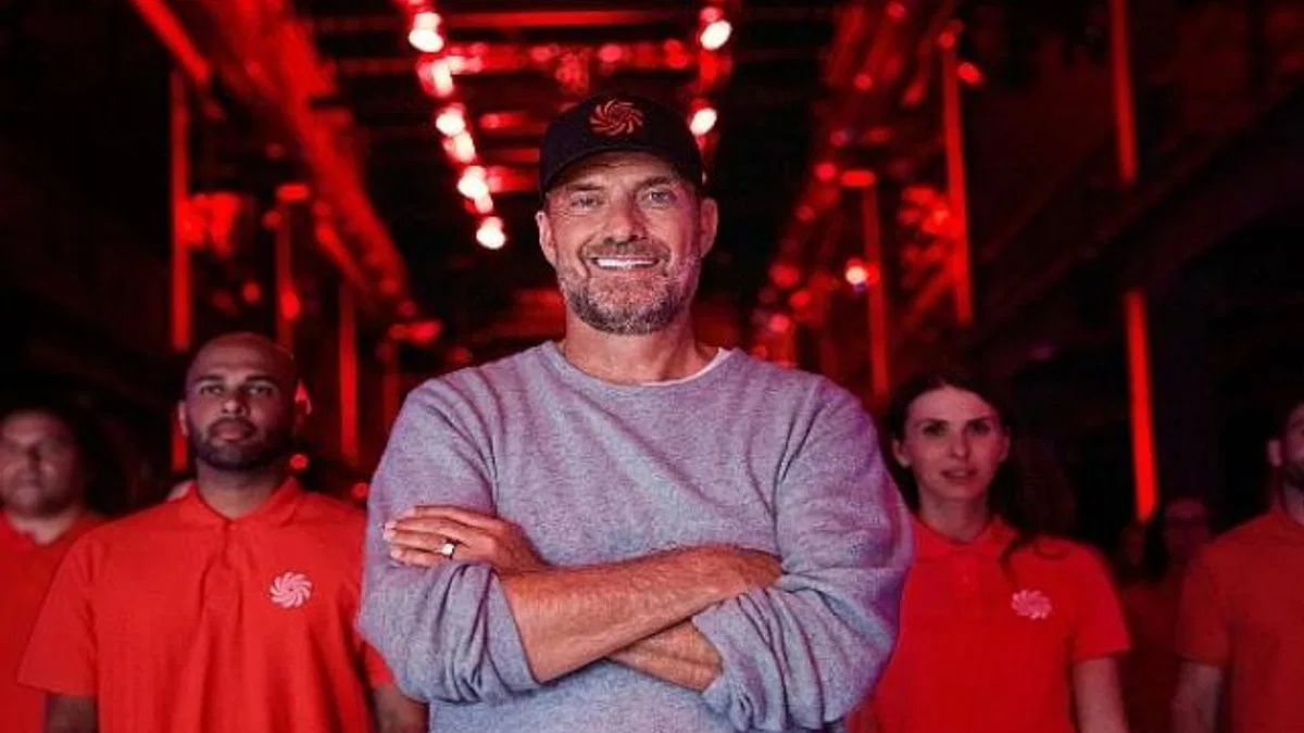MediaMarkt’ın yeni kampanyasında Jürgen Klopp’tan yenilenmiş telefona destek!