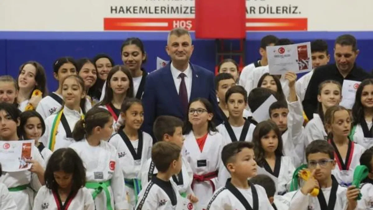 Gölcük Belediyesinde 330 taekwondo sporcusu kuşak atladı