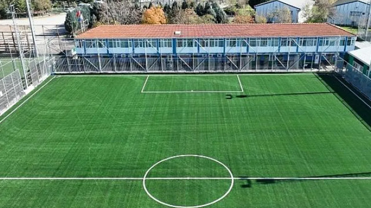 Vinsan’da yeni futbol sahası gün sayıyor