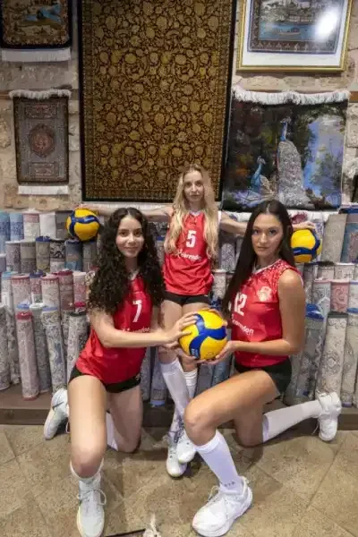 Antalya Kaleiçi’nde Muratpaşa’nın Sultanları objektif karşısına geçti