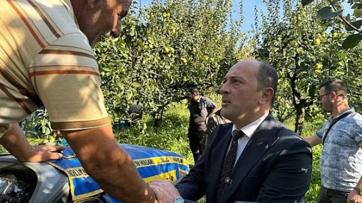 Ayva’nın başkenti Geyve’de Ayva’nın hasadı başladı. Geyve Belediye Başkanı Selçuk Yıldız, Ayva bahçelerinde yapılan hasada katıldı.