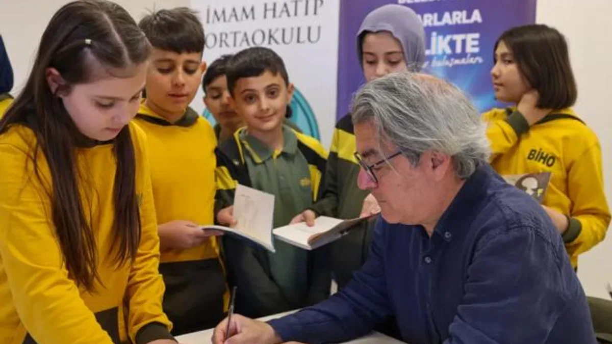 Yazarlar öğrencilerle bir araya geliyor