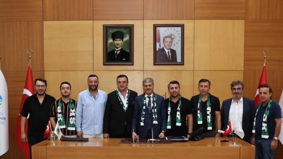 Sakaryaspor’un yeni yönetimininden Başkan Alemdar’a ziyaret