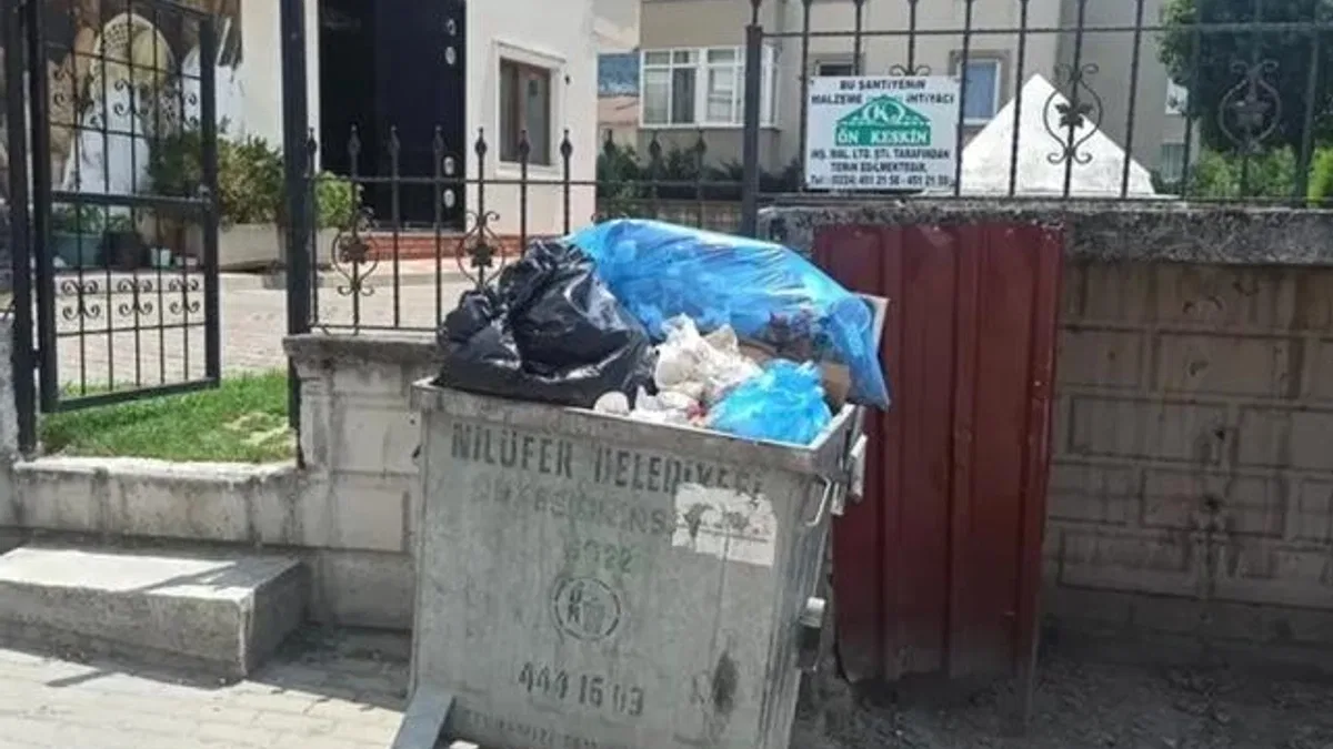 Bursa’da Odunluk Mahallesi çöp ve koku problemiyle karşı karşıya