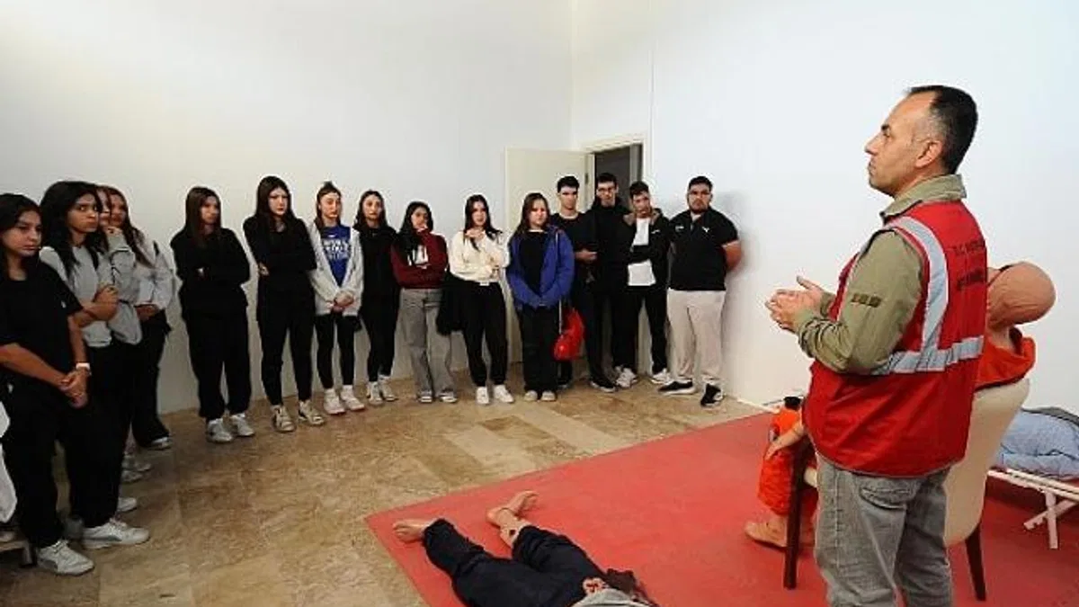 Karşıyaka’da okullara yönelik afet farkındalık eğitimleri başladı