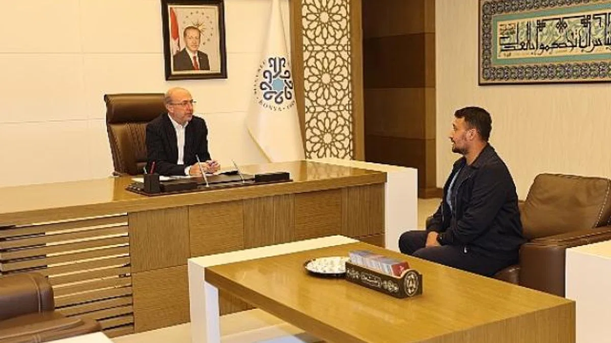 Selçuklu Belediye Başkanı Ahmet Pekyatırmacı, “Halk Günü” Buluşmaları kapsamında vatandaşlarla bir araya gelmeye devam ediyor.
