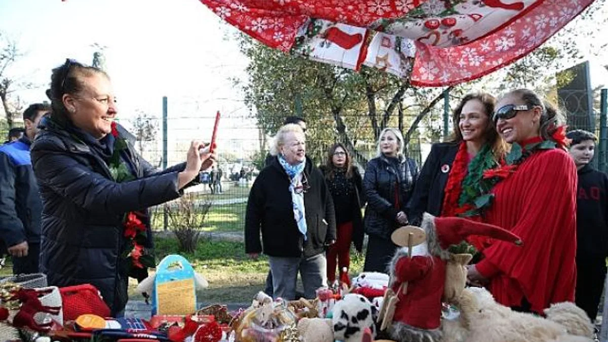 Karşıyaka’nın ‘Yeni Yıl Pazarı’na büyük ilgi