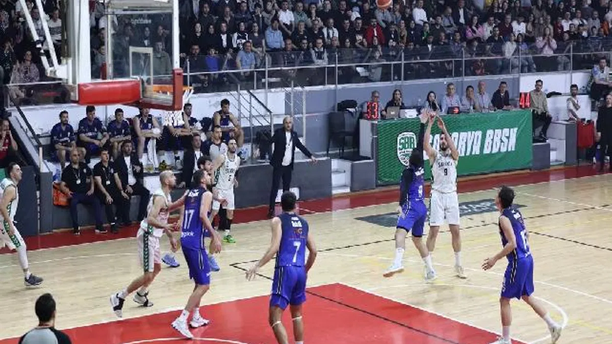 Sakarya potada yarı final serisine galibiyetle başladı