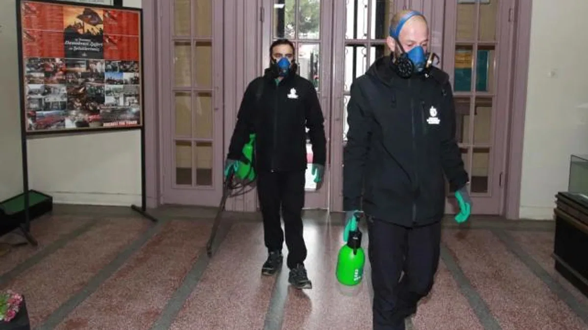 Kocaeli Büyükşehir yarıyılda 890 okulu ilaçladı