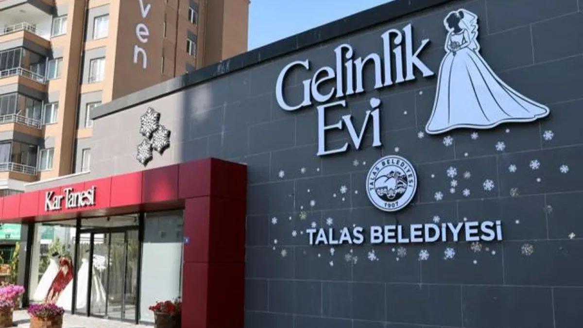 Kayseri Talas Kar Tanesi Gelinlik Evi’ne büyük ilgi