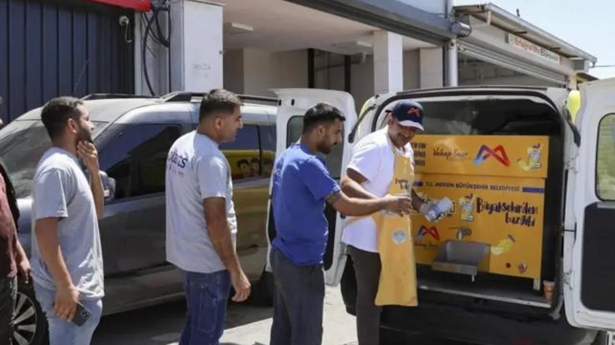 Mersin’de yaz serinliği: 5 yıllık limonata geleneği sürüyor