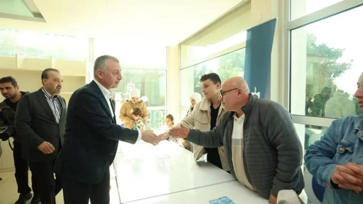 Gebze’de evlerine giremeyen ailelere moral ziyareti