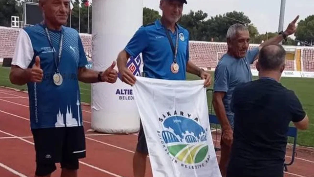 Sakaryalı sporcu altın madalyayla döndü