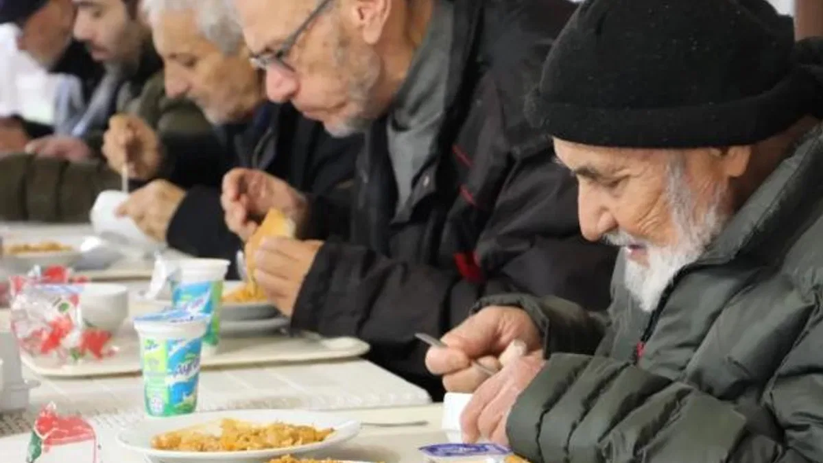 Kocaeli İzmit’te Kent Lokantaları yoğun ilgi görüyor